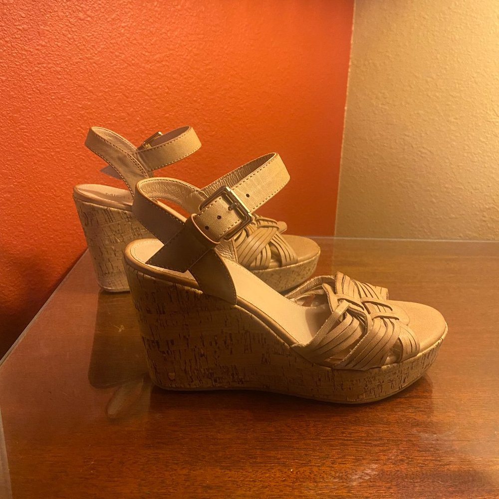 BRAND NEW Michael Tan Wedge Heels Size 8.5